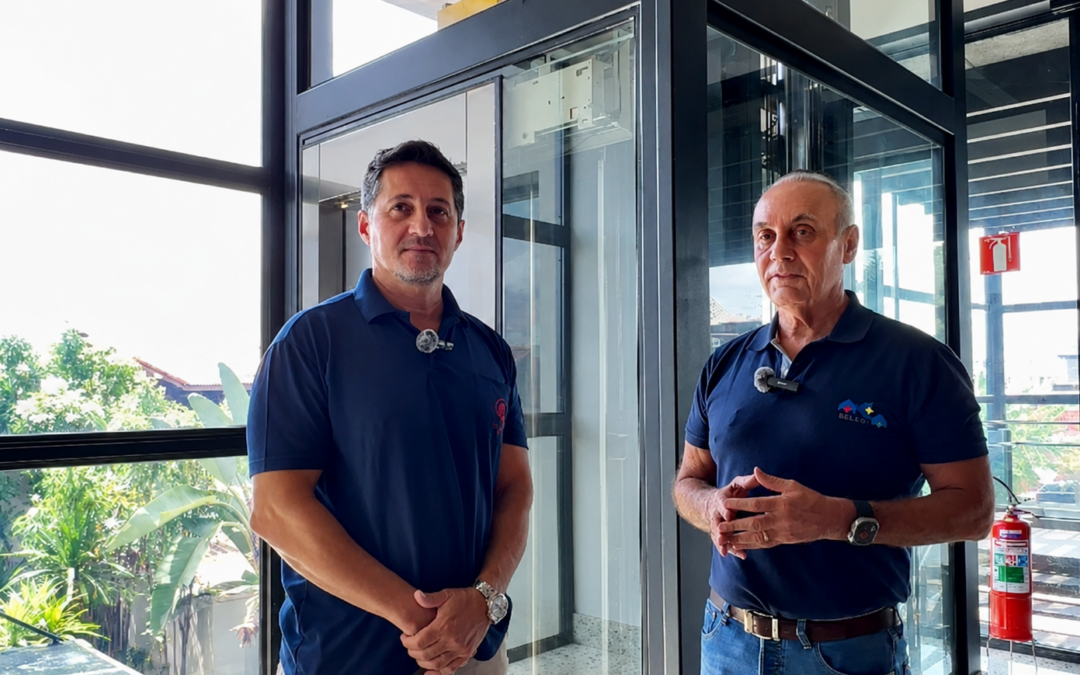 Equipe da Elevadores Belgo na AEAARP durante apresentação dos elevadores instalados e mantidos pela empresa em Ribeirão Preto